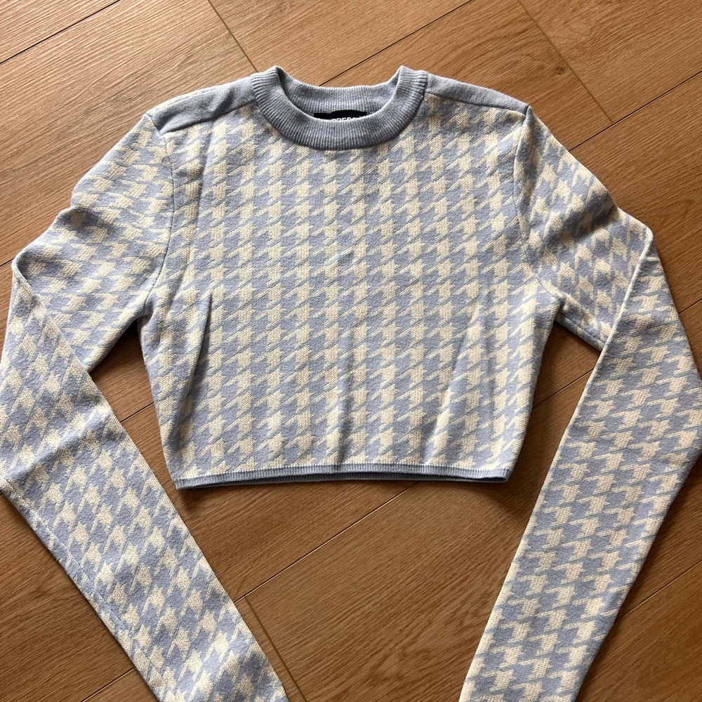 Express Blue and Cream Houndstooth Long Sleeve Crop Top